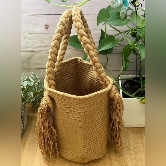 Small Classic Tan Handwoven Tote Bag - Boho Chic Trendy Top Handle Bag - Picture 2 of 6